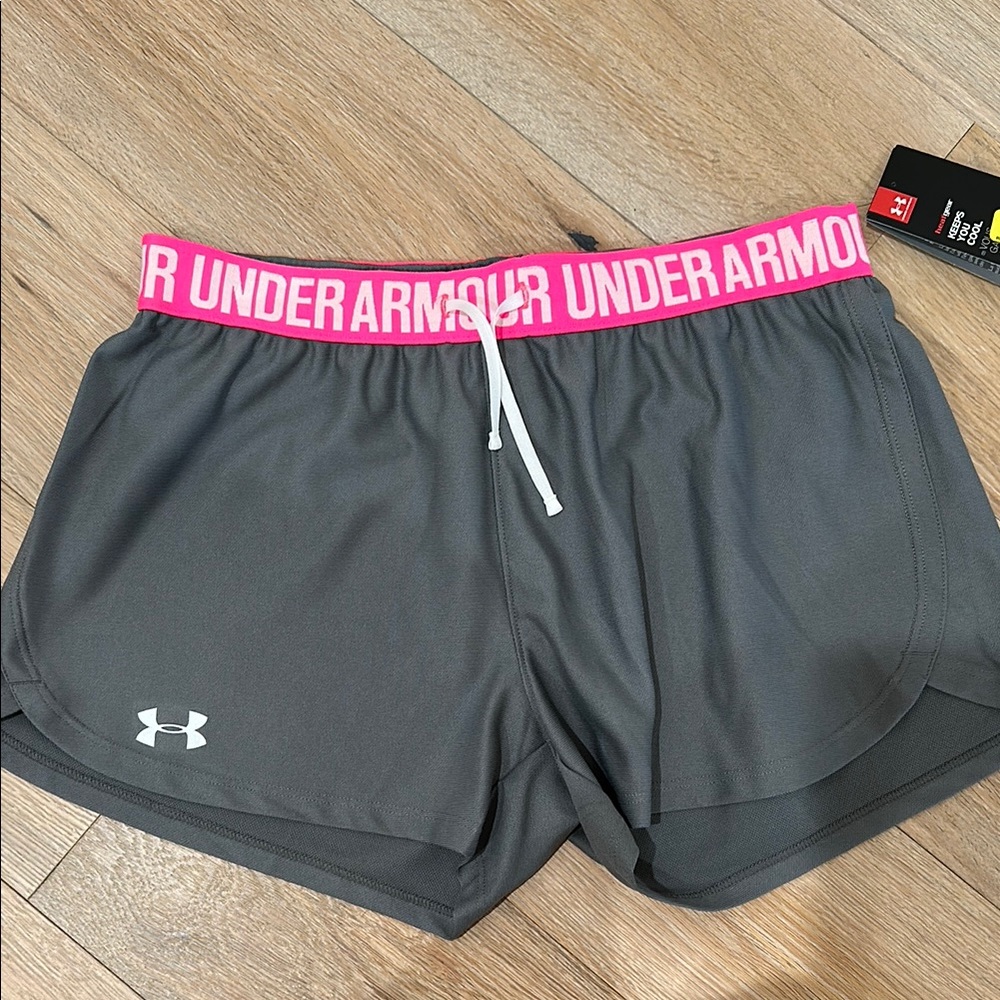 NWT Under Armour Women's Athletic Shorts in Gray with Pink Waistband